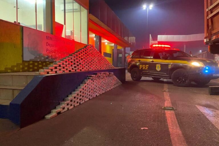 PRF apreende 413 kg de cocaína em Corumbá durante fiscalização na BR-262