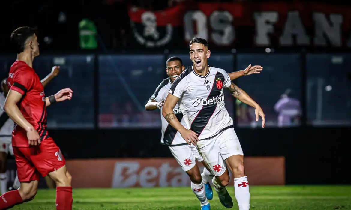 Você está visualizando atualmente Copa do Brasil: Vasco sai na frente do Athletico por vaga na semi