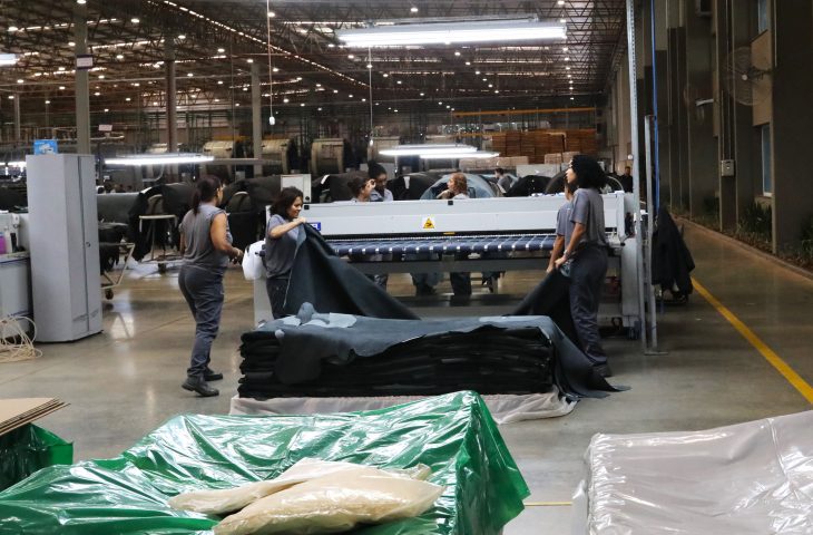 Indústria impulsiona saldo de 1.013 empregos formais em MS em julho