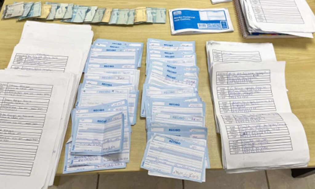dinheiro recibos e lista vereador acusado de compra de votos