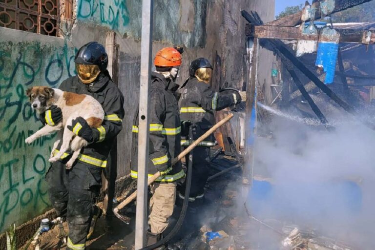 Incêndio em residência mobiliza equipes do Corpo de Bombeiros em Corumbá