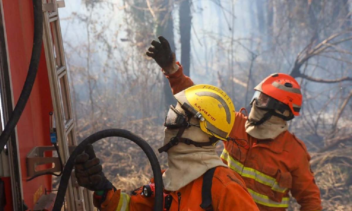 Você está visualizando atualmente Governo de MS faz monitoramento dos rios e intensifica combate a incêndios nos três biomas