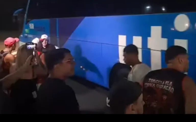 Flamengo é recebido com pipoca após queda na Libertadores