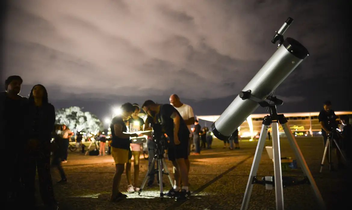 Leia mais sobre o artigo Cometa que passará perto da Terra poderá ser visto no Brasil