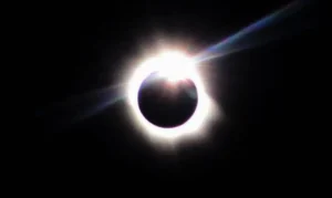 Leia mais sobre o artigo Eclipse do Sol acontece hoje à tarde; veja horário e como observar