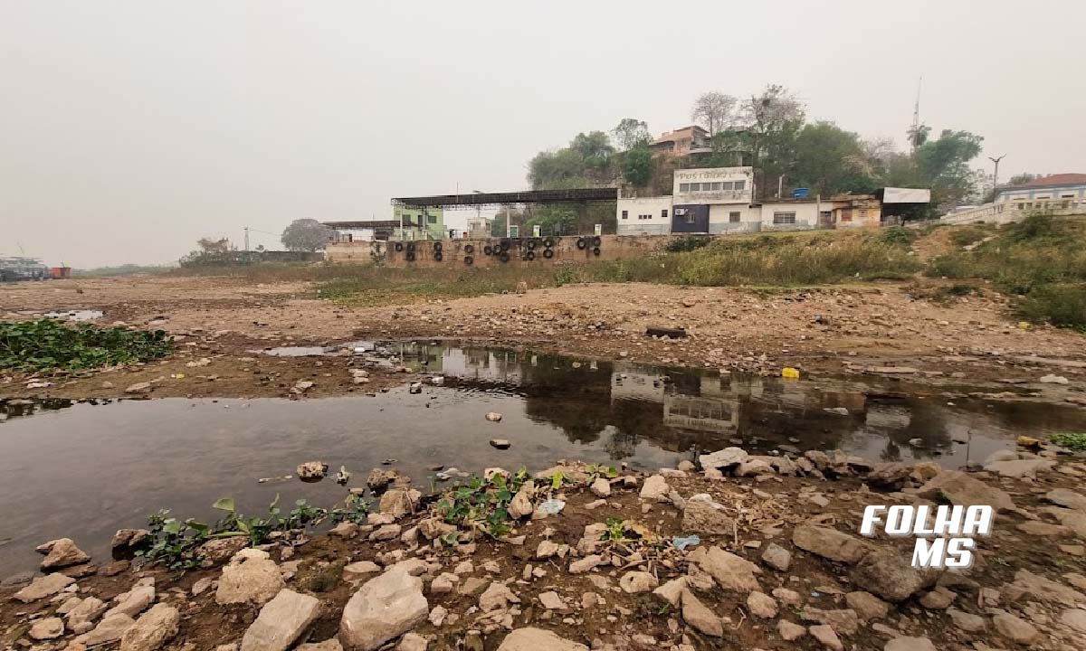 Você está visualizando atualmente Nem chuva alivia e Rio Paraguai atinge nível mais baixo em 124 anos