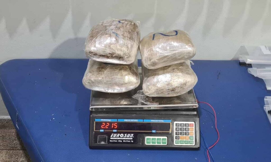 Mulher é detida pelo Exército com 16,3 kg de maconha em Corumbá 4 trafico1