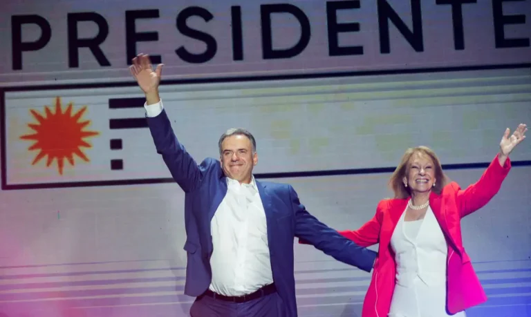 Candidato da esquerda vence eleições presidenciais no Uruguai