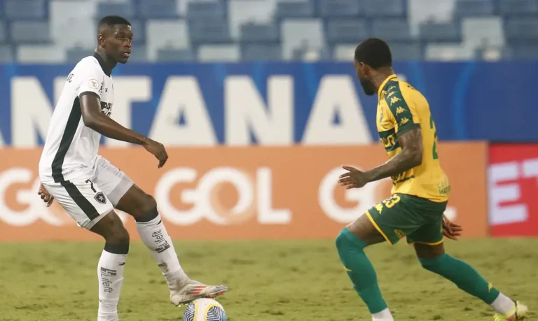 Botafogo joga para tentar manter vantagem na ponta do Brasileiro