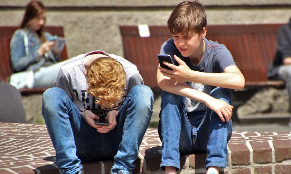 redes sociais adolescentes menores de 16 anos - uso de celulares