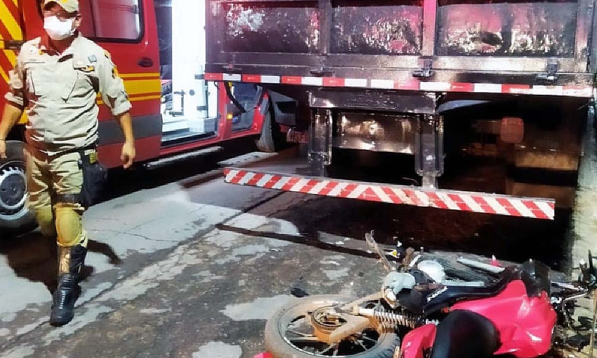 Leia mais sobre o artigo Motociclista morre após colidir na traseira de caminhão em Ladário