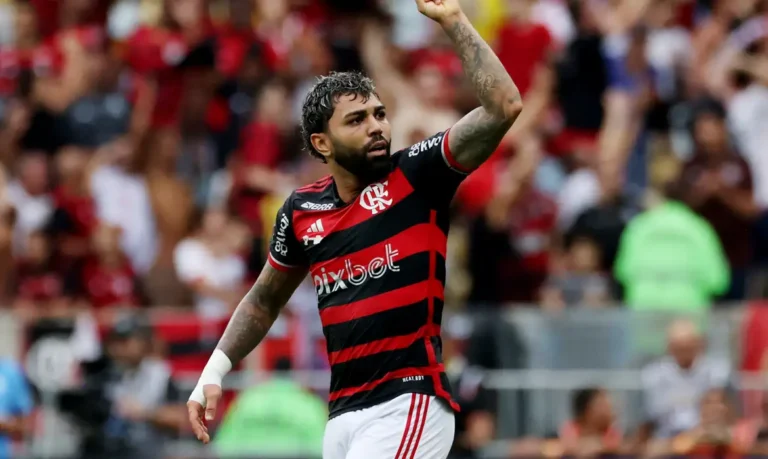 Flamengo faz 3 a 1 no Atlético-MG em 1º jogo da final