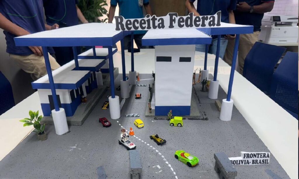 Receita Federal recebe estudantes