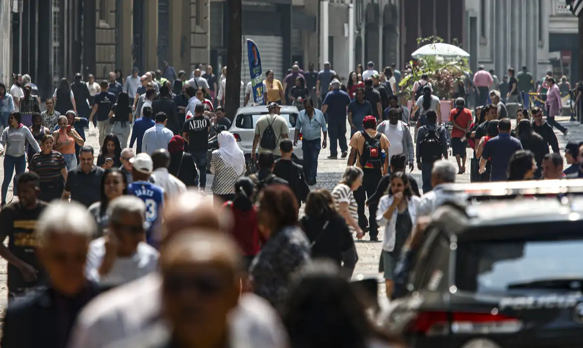 No momento, você está visualizando Desemprego em novembro chega a 6,1%, o menor desde 2012