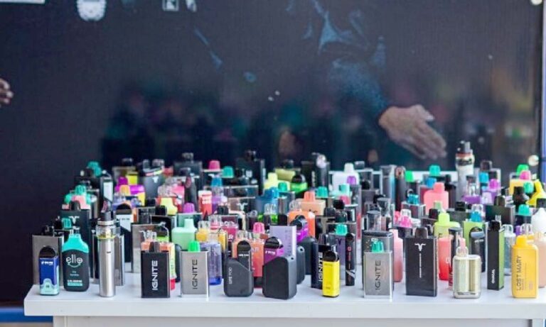 Ronda escolar encerra 2024 com apreensão de 300 vapes e 50 armas em escolas da Capital