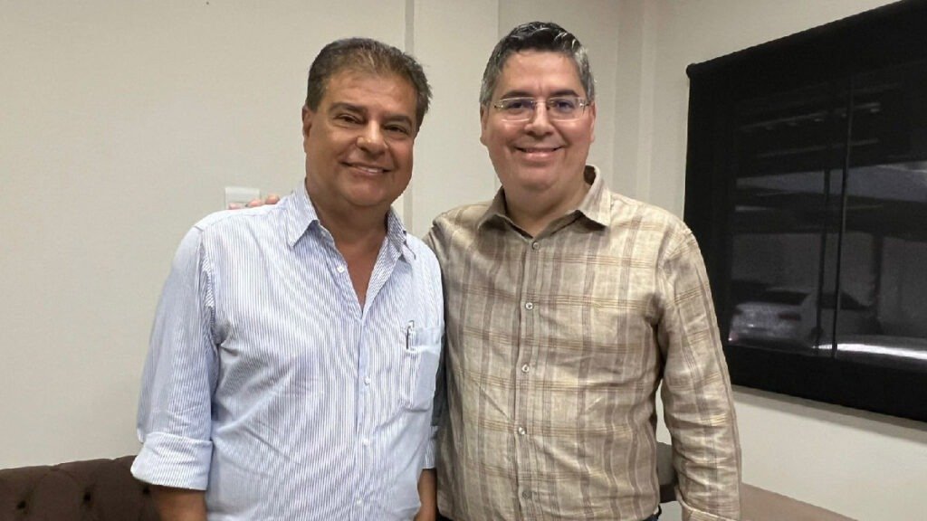 Vereador e Médico, Dr. Victor Rocha apresentou projeto Casa Azul ao Senador Nelsinho Trad