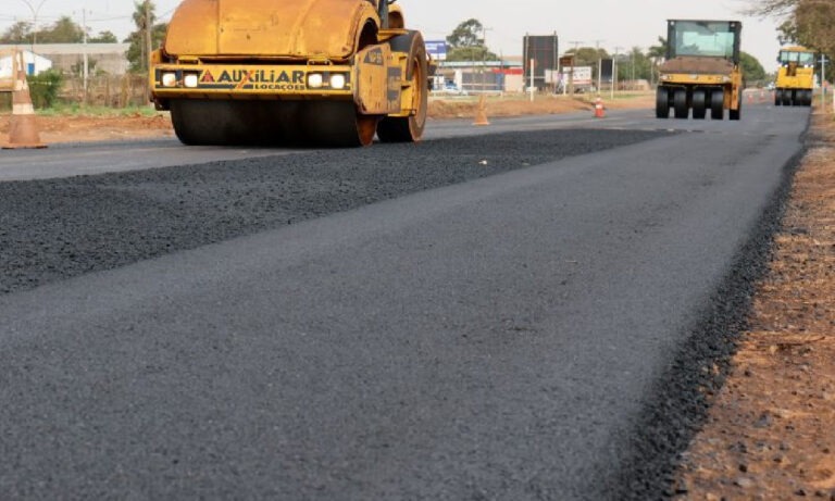 Agesul lança licitações que somam R$ 8,9 milhões em obras de infraestrutura urbana. Em Ladário, duas frentes de pavimentação e drenagem somam quase R$ 4 milhões.