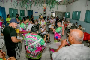 Leia mais sobre o artigo Carnaval leva alegria aos idosos do Asilo São José em Corumbá