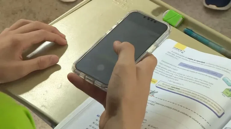 uso de celulares nas escolas da REME