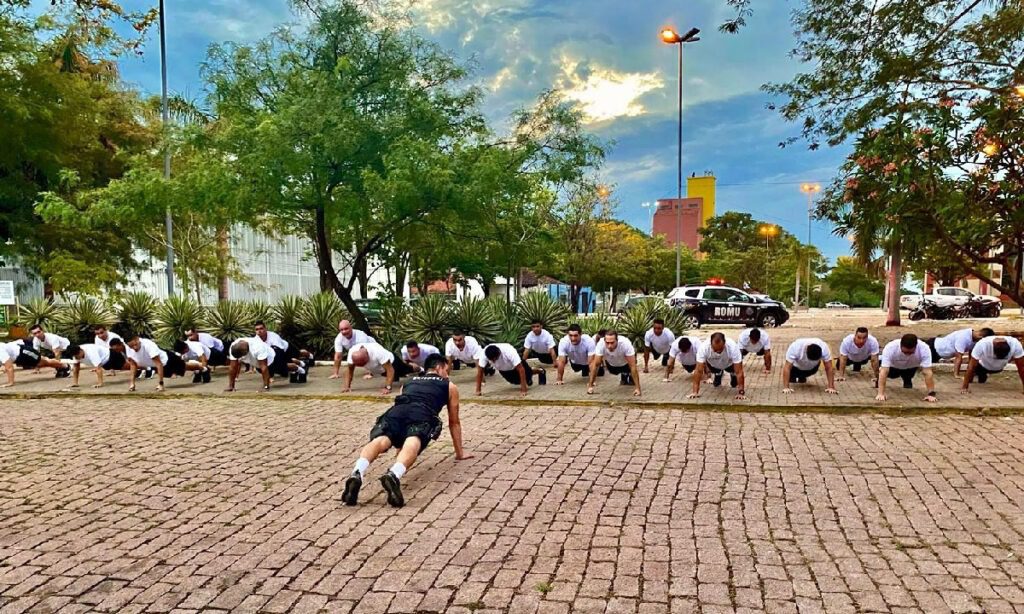 Aprovados na Guarda Municipal de Corumbá cobram convocação para posse 2 Aprovados em concurso da guarda municipal de Corumbá cobram nomeação