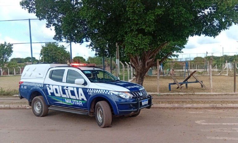 Foragido condenado por roubo e furto é preso em Corumbá durante patrulhamento na Alameda do Amolar. Homem tinha pena de mais de 15 anos em regime fechado.