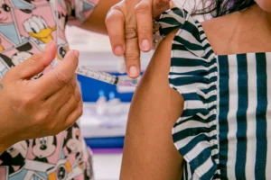 Leia mais sobre o artigo Corumbá realiza vacinação noturna contra dengue nesta terça-feira