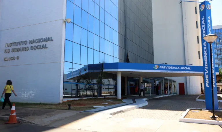 INSS antecipa benefícios de cartões de final 5 e 0 nesta sexta