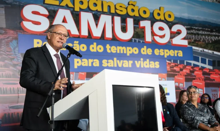 Governo investe na saúde e entrega 156 ambulâncias ao Samu