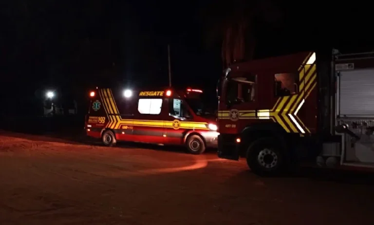 Idoso tem casa incendiada