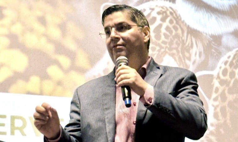 Dr. Victor Rocha