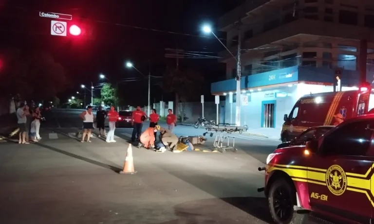 Motociclista ficou ferida após colisão com carro no centro de Corumbá