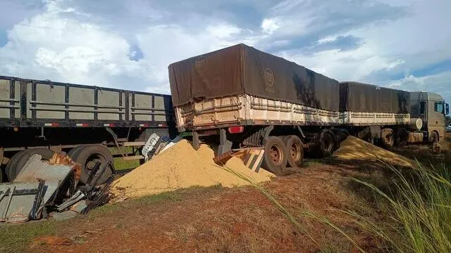 colisão entre carretas
