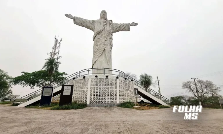 Corumbá: vereadora pede limpeza na escadaria do Morro do Cristo Rei do Pantanal
