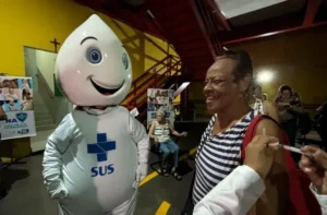 Leia mais sobre o artigo Vacinação no drive-thru da SES passa de 7 mil doses e segue até quinta-feira