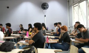 Leia mais sobre o artigo MEC abre edital para financiar 130 cursinhos populares em todo o país