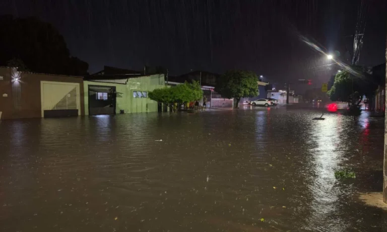 Chuva forte provoca alagamentos