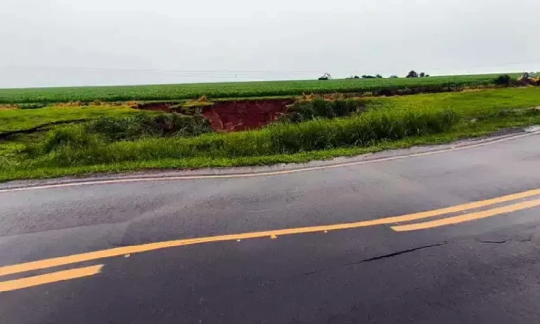 BR-267 tem trechos interditados em Jardim