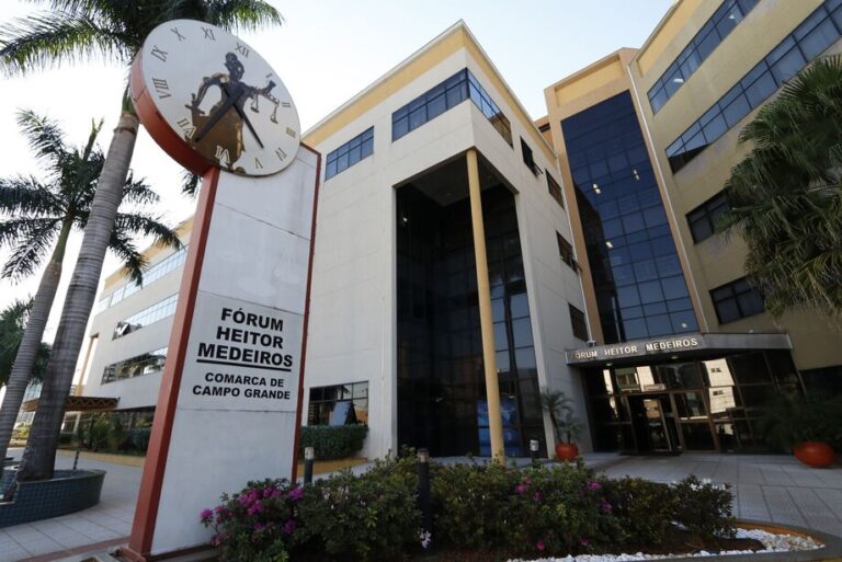 Justiça libera servidora detida por dirigir embriagada e agredir policial