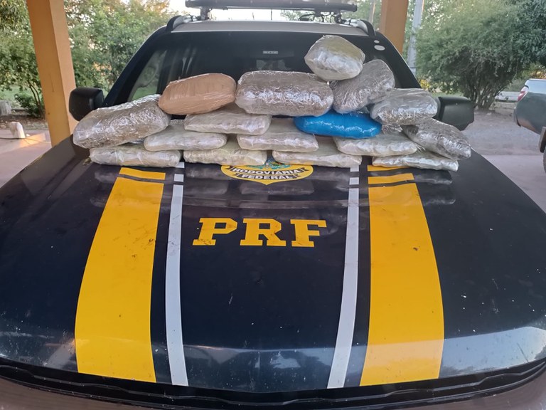 PRF apreende 10 kg de skunk em vans na BR-262 em Miranda