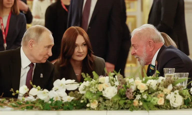 Lula participa na Rússia das comemorações pelos 80 anos da vitória sobre o nazismo