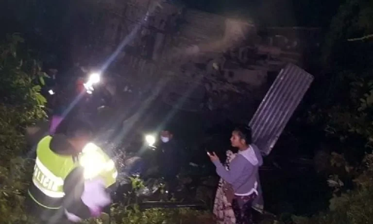 Acidente com ônibus escolar na Bolívia