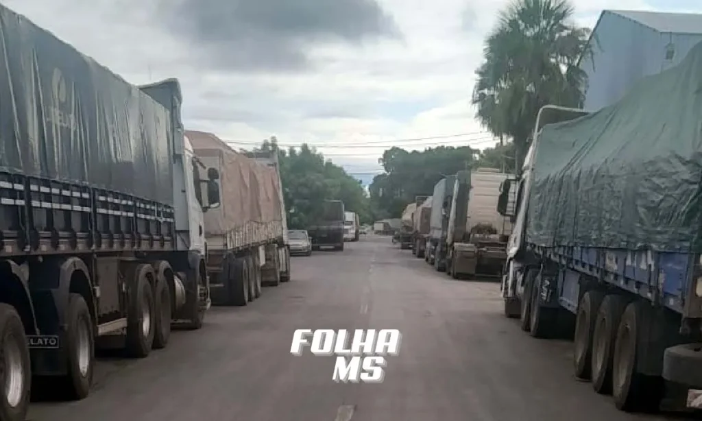 Área pública vira estacionamento irregular de caminhões e revolta moradores em Corumbá 4 caminhoes 1 Estacionamento irregular