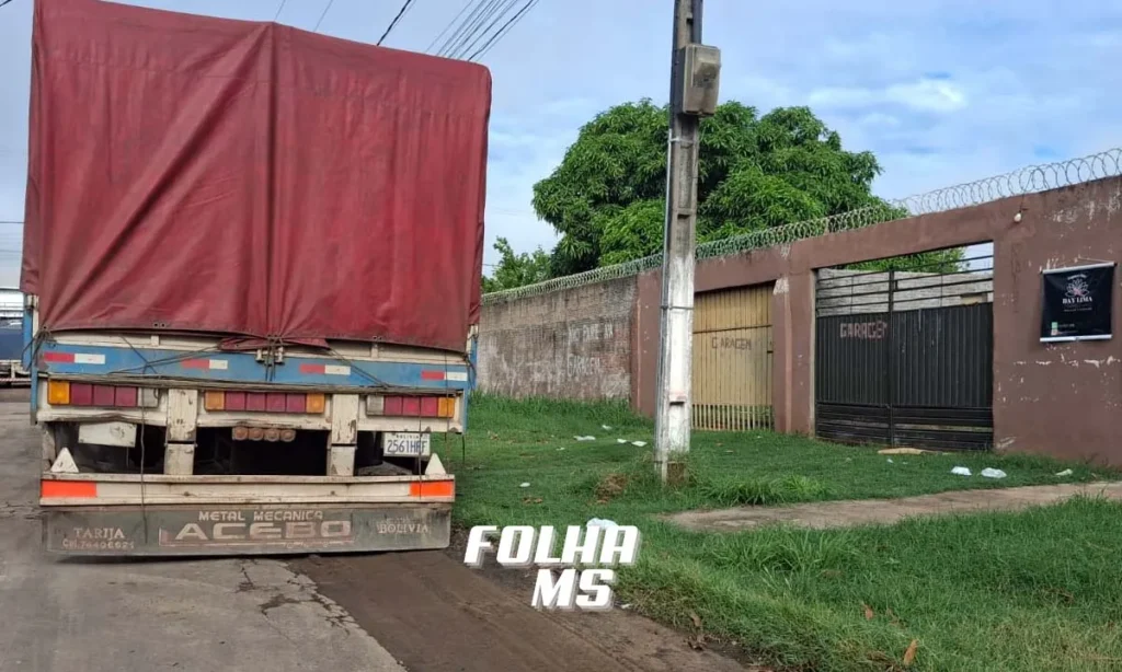Área pública vira estacionamento irregular de caminhões e revolta moradores em Corumbá 3 caminhoes4 Estacionamento irregular