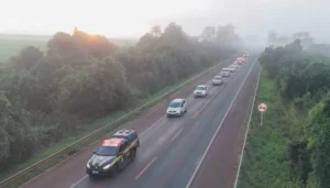 Leia mais sobre o artigo PRF apreende comboio de 8 veículos com mercadorias estrangeiras em Mato Grosso do Sul