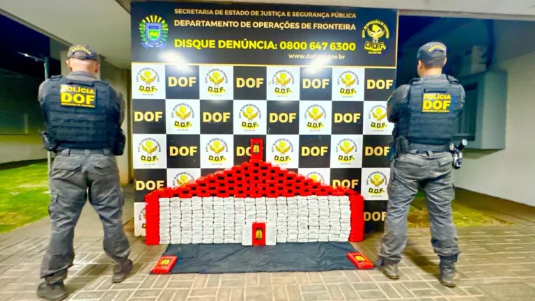 cocaína em fundo falso de carreta apreendida pelo DOF