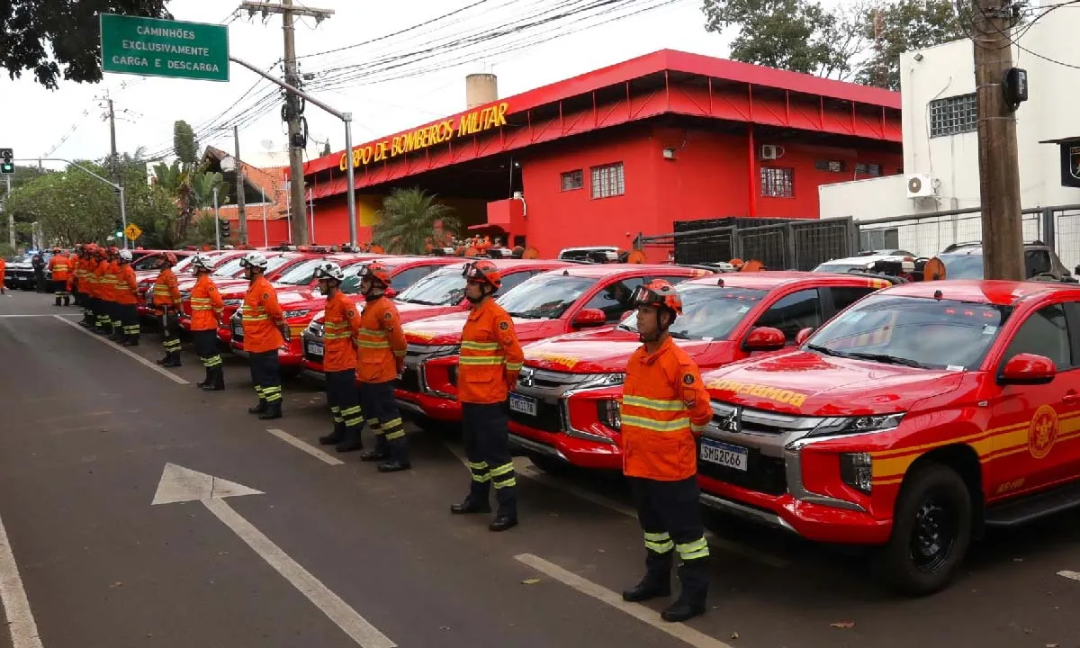Leia mais sobre o artigo Governo de MS entrega viaturas e equipamentos para combate a incêndios no Pantanal