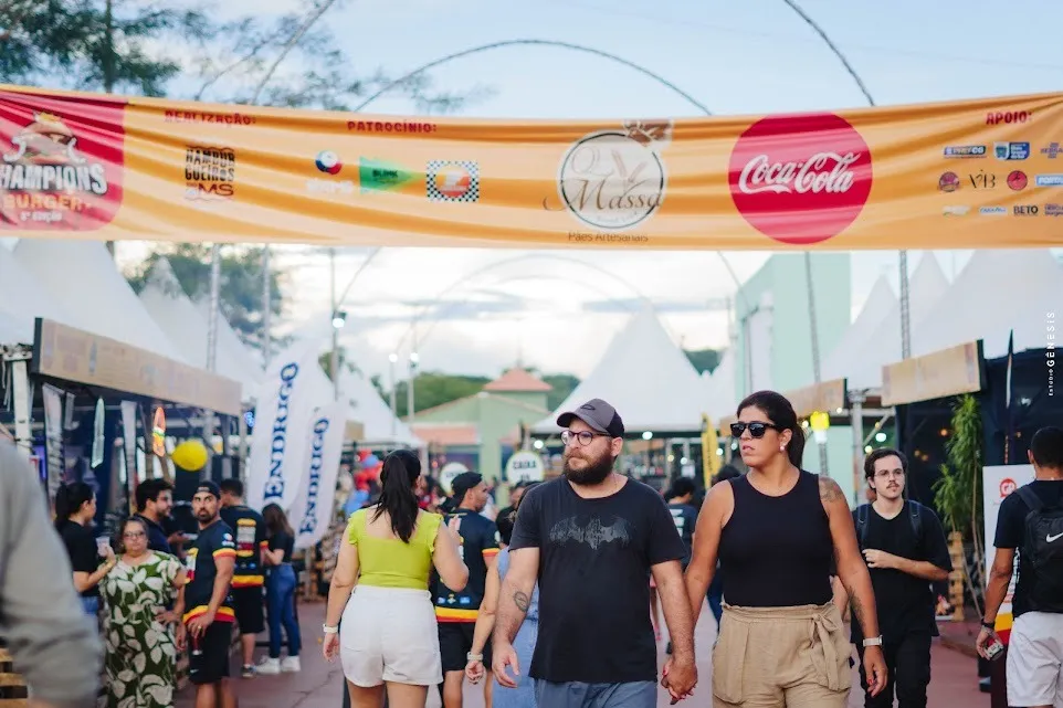 festival do hamburguer2 Mulher é baleada