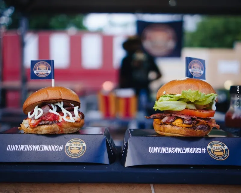 festival do hamburguer3 Mulher é baleada