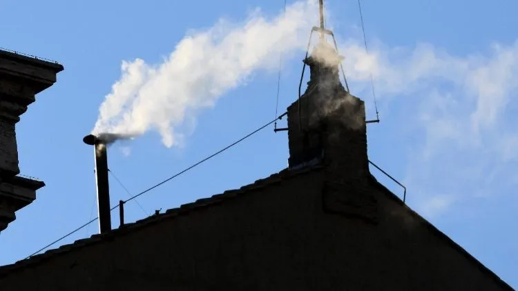 No momento, você está visualizando Vaticano escolhe novo papa após quatro escrutínios