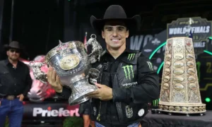 Leia mais sobre o artigo Peão sul-mato-grossense conquista tricampeonato mundial de montaria em touros